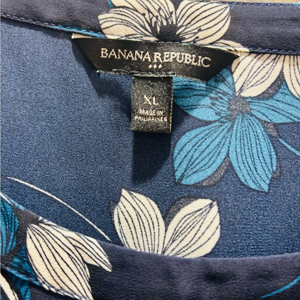 Banana Republic Floral Navy Blue Hi-Lo Hem Top - Picture 4 of 9